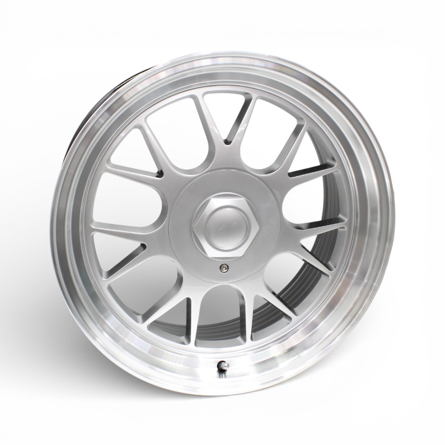 M8626 17" Xp24052 Xs 4/100 & 5/100 Silver Alloy Wheels - Image 1