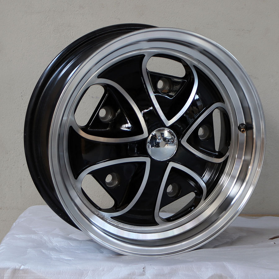 USED-WHEEL-0011 15" 5/205 5.5j Classic Beetle Black & Silver Alloy Wheel (Single) - Image 1