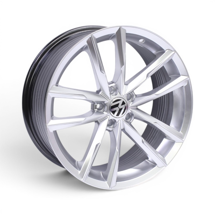 M8915 17" M8915 5/100 Hyper Silver Alloy Wheels - Image 1